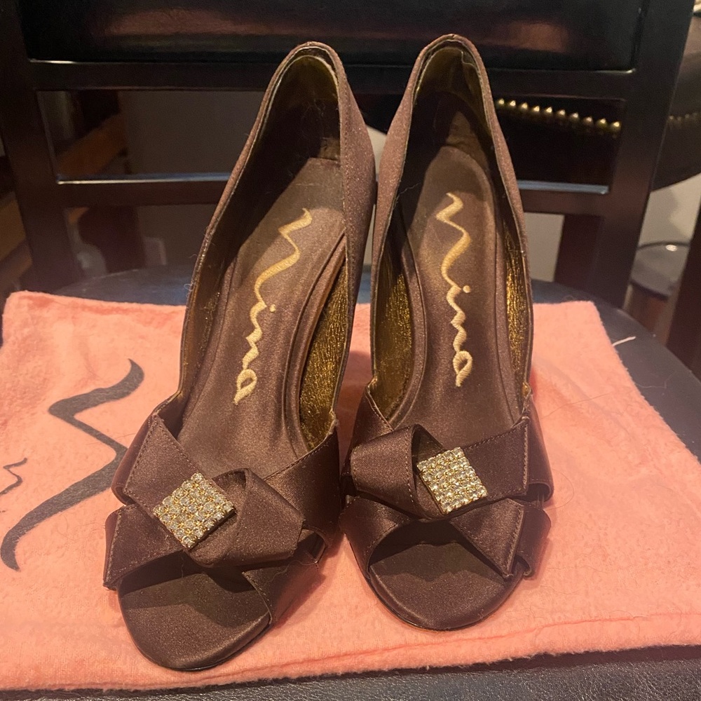 Nina Bridal, dress shoes. Chocolate brown with embellishment. Size 6.5